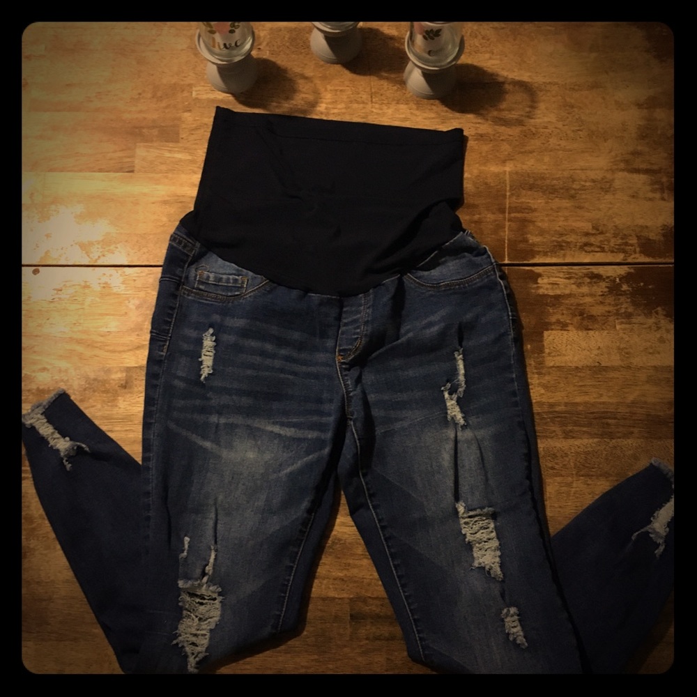 Stylish maternity skinny jeans